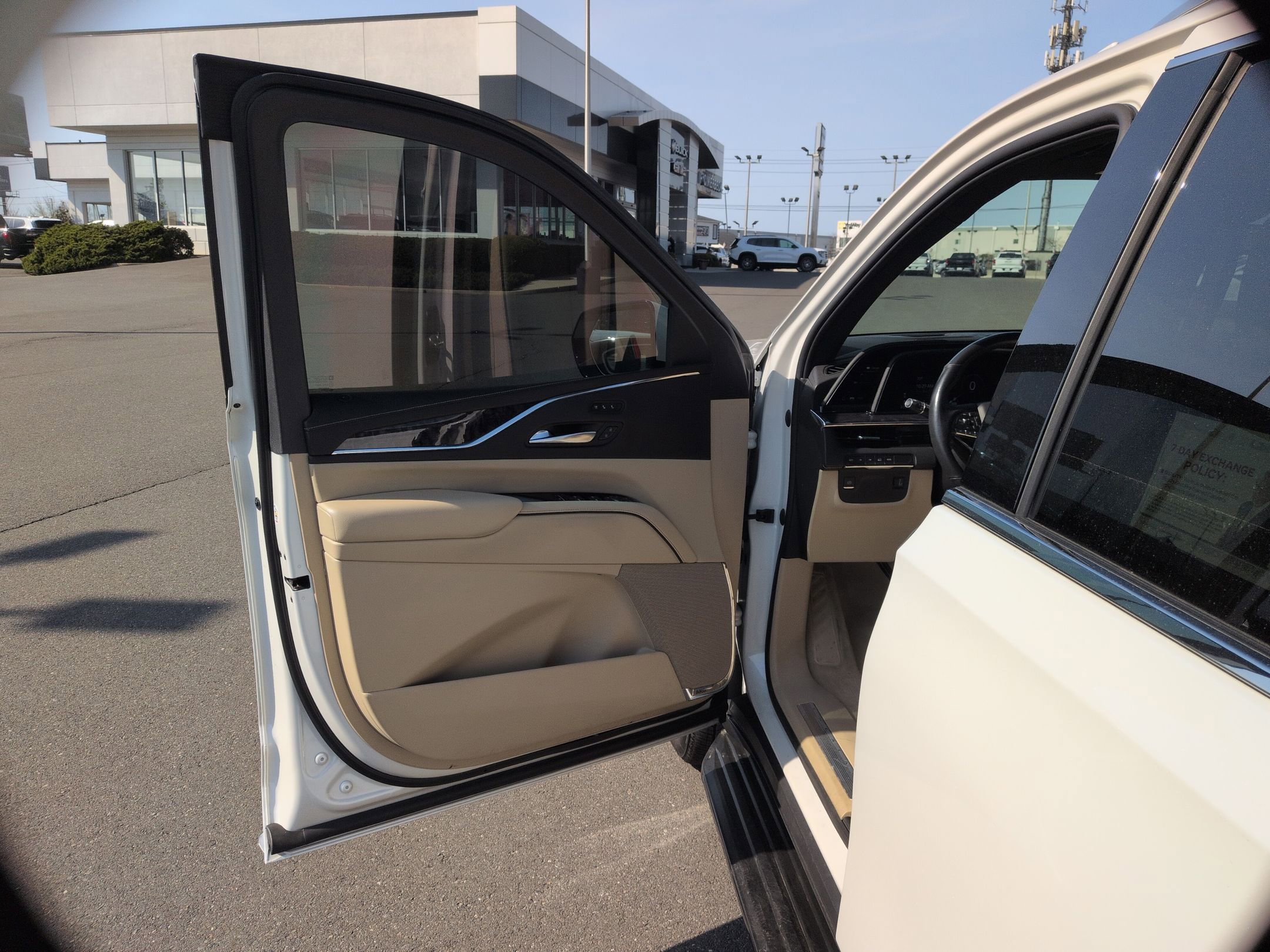 Certified 2021 Cadillac Escalade Premium Luxury image 23