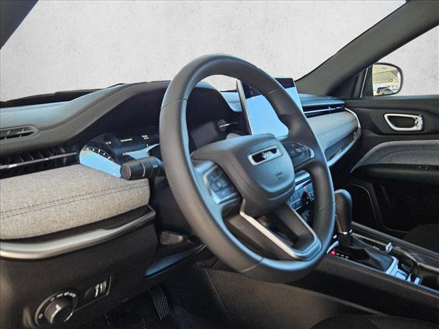 Used 2023 Jeep Compass Sport image 9