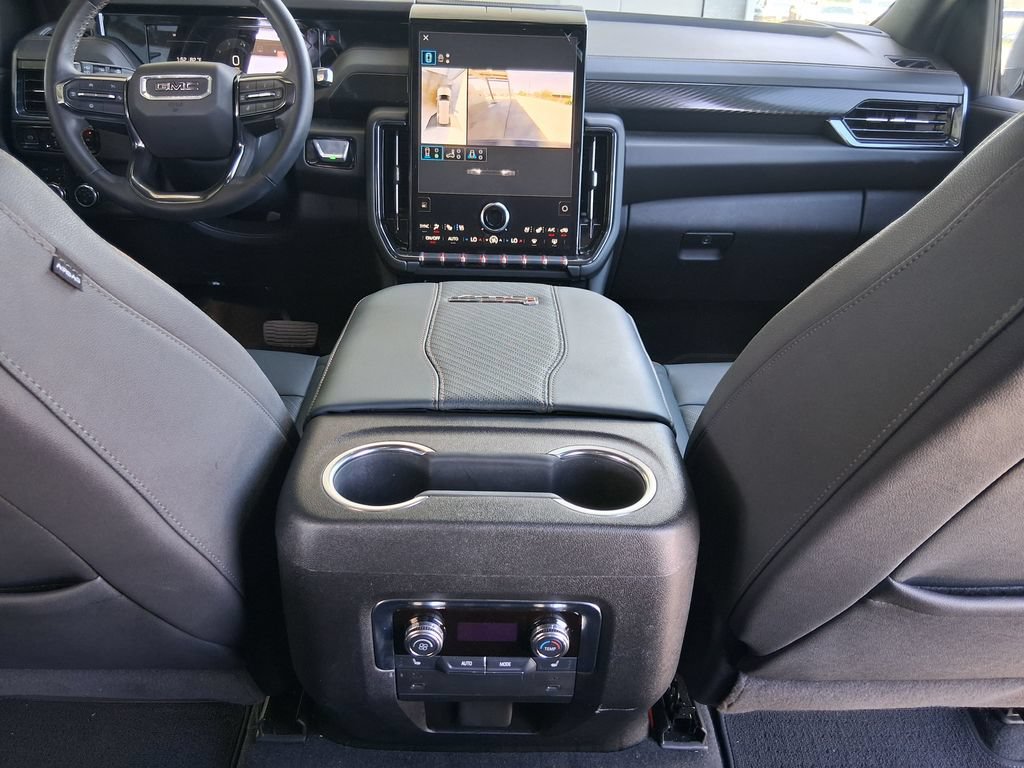 Used 2025 GMC Yukon AT4 AWD/4WD image 24