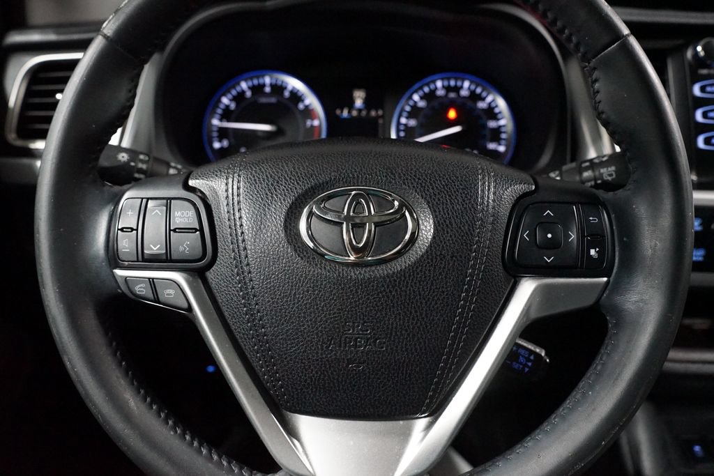 Used 2016 Toyota Highlander XLE FWD image 12