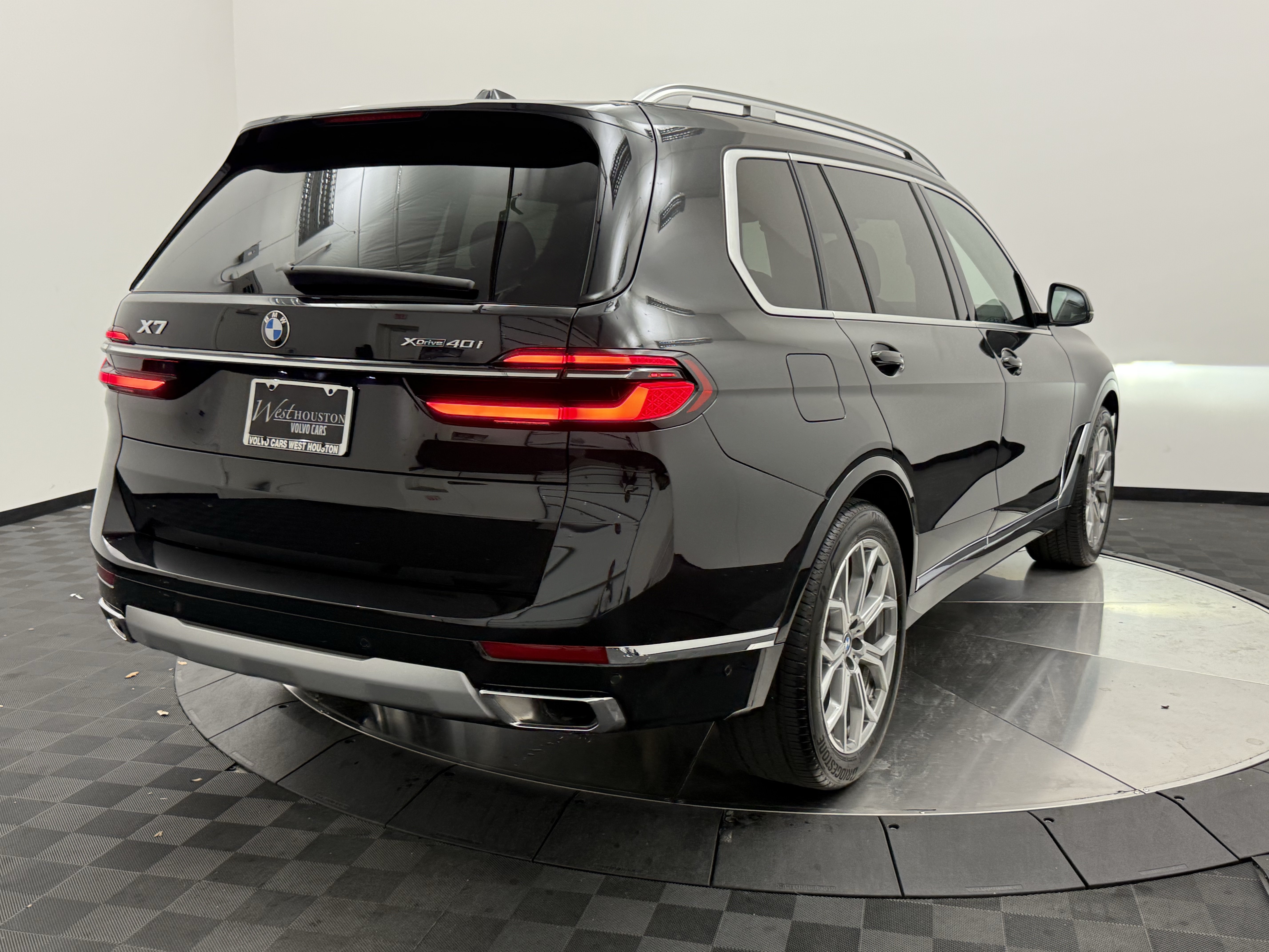 Used 2025 BMW X7 xDrive40i w/ Premium Package AWD/4WD image 7