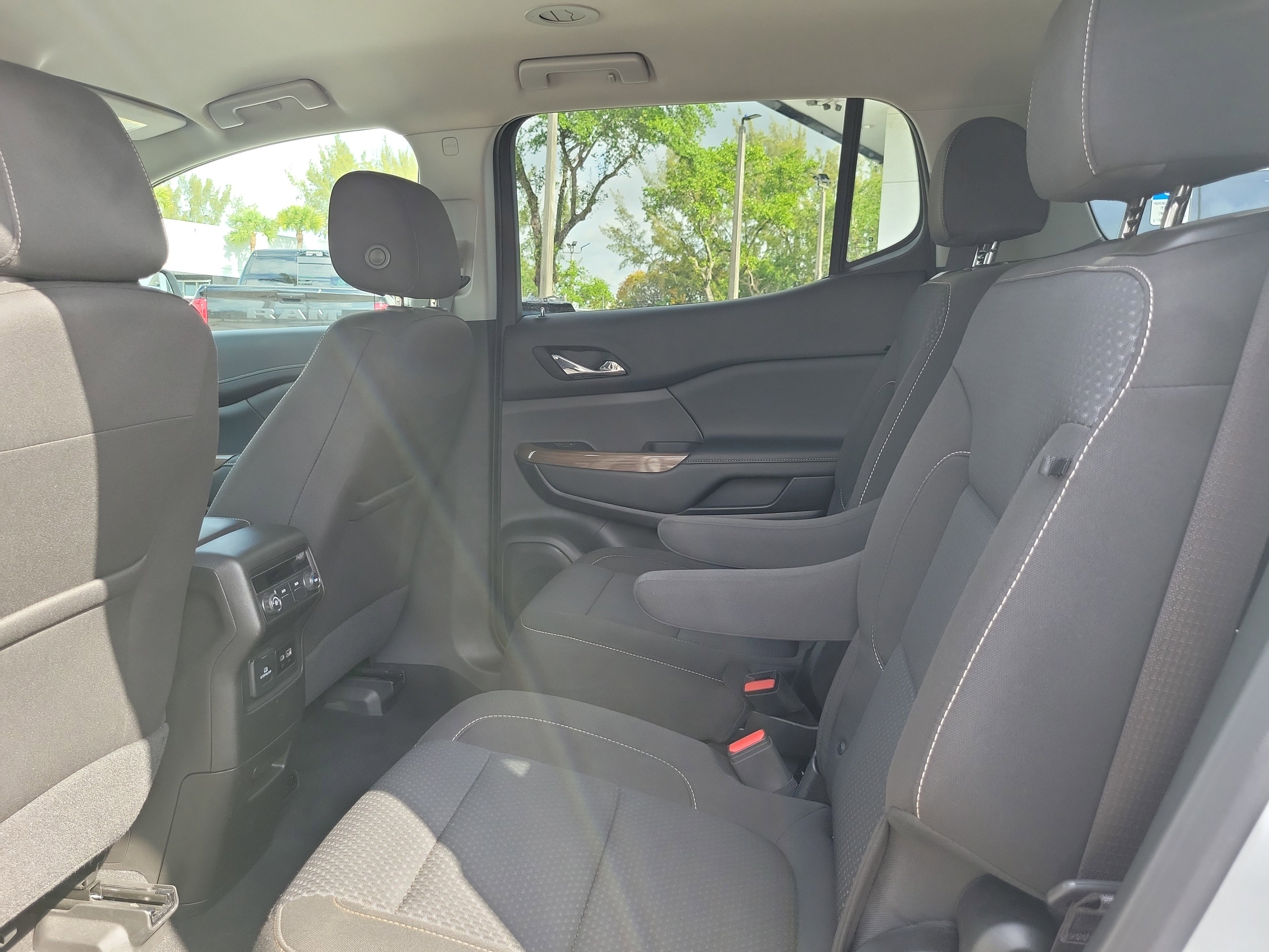 Used 2023 GMC Acadia SLE w/ Driver Convenience Package FWD image 13