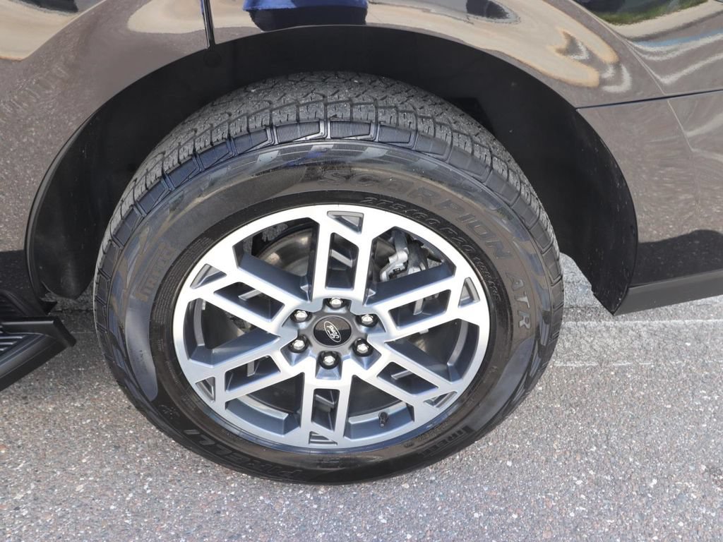 Used 2025 Ford Expedition Active AWD/4WD image 27