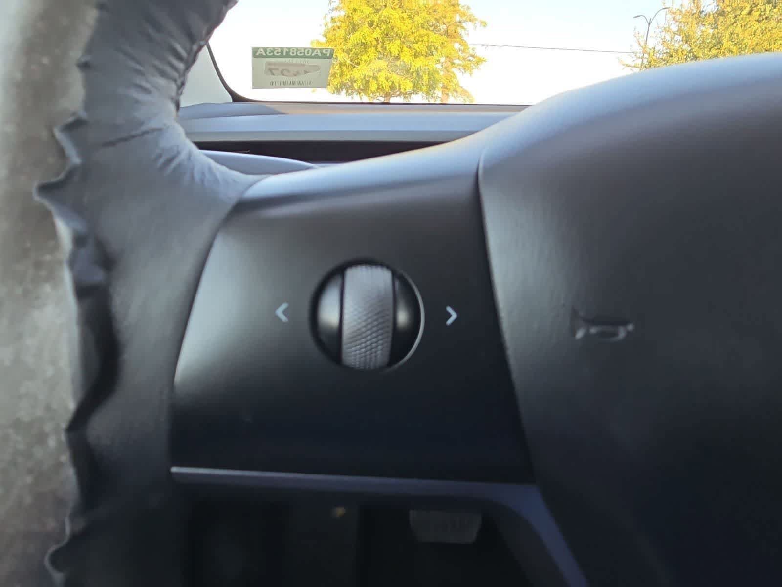 Used 2023 Tesla Model Y AWD image 21