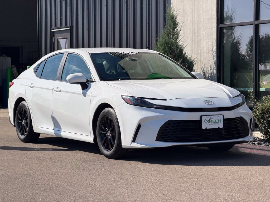Used 2025 Toyota Camry LE FWD image 5