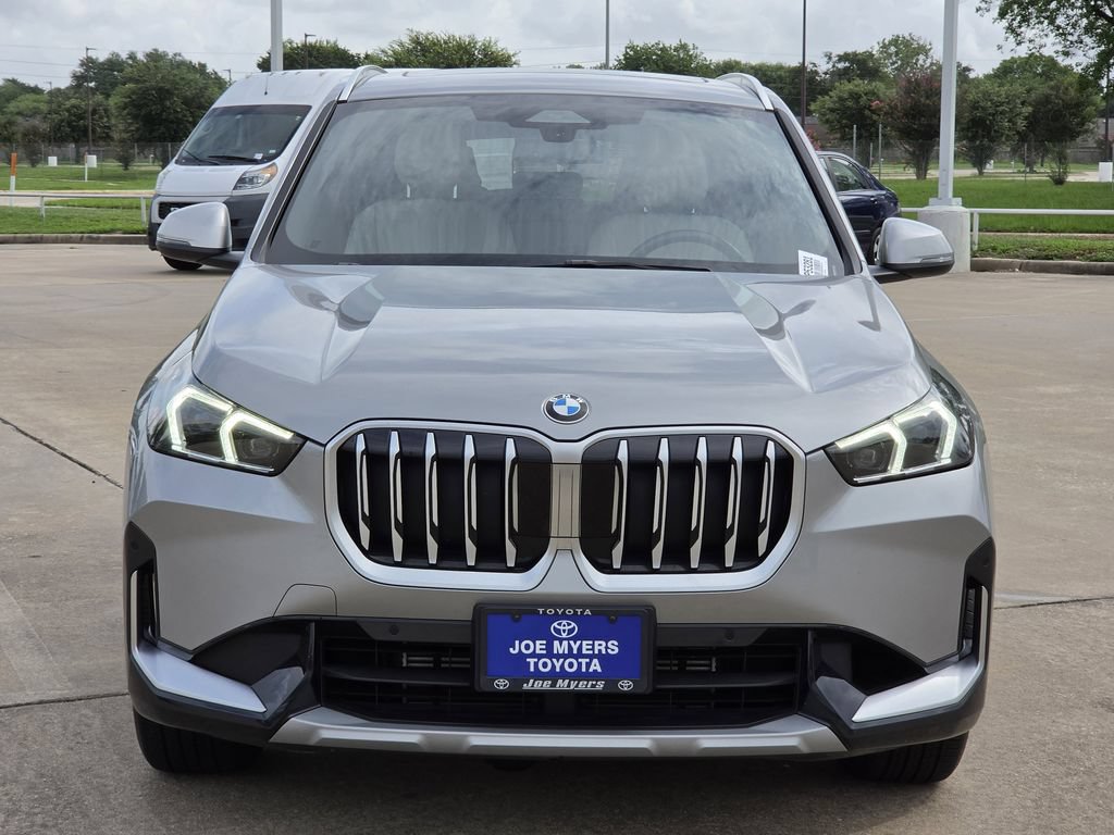 Used 2025 BMW X1 xDrive28i AWD/4WD image 3