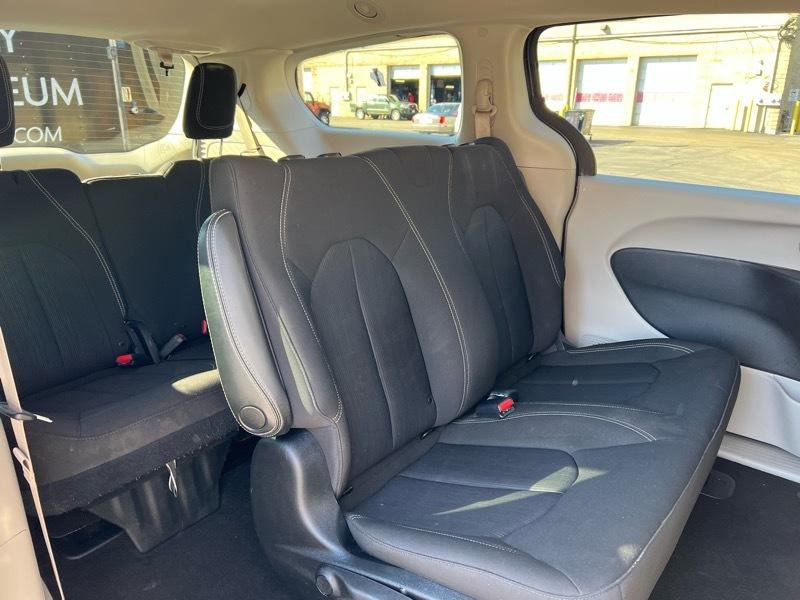 Used 2020 Chrysler Voyager L FWD image 24