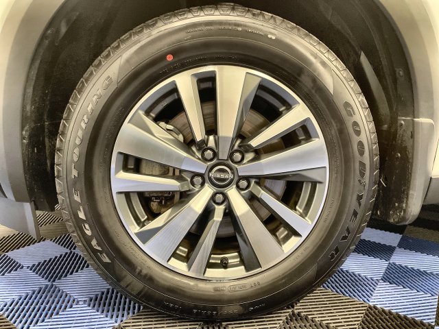 Used 2024 Nissan Pathfinder SL w/ Black Appearance Package AWD/4WD image 10