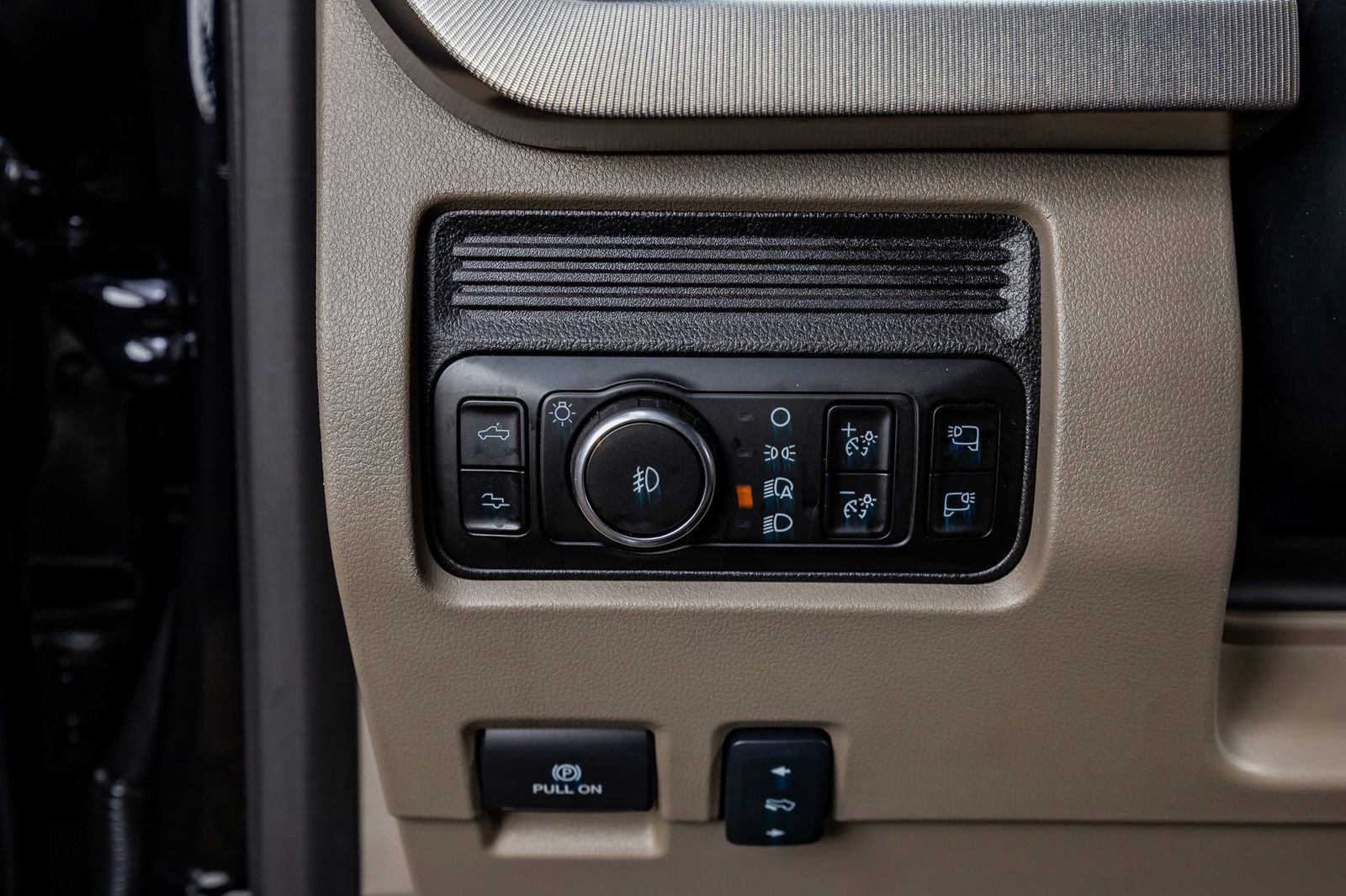 Used 2025 Ford F250 Platinum w/ Platinum Plus Package image 21