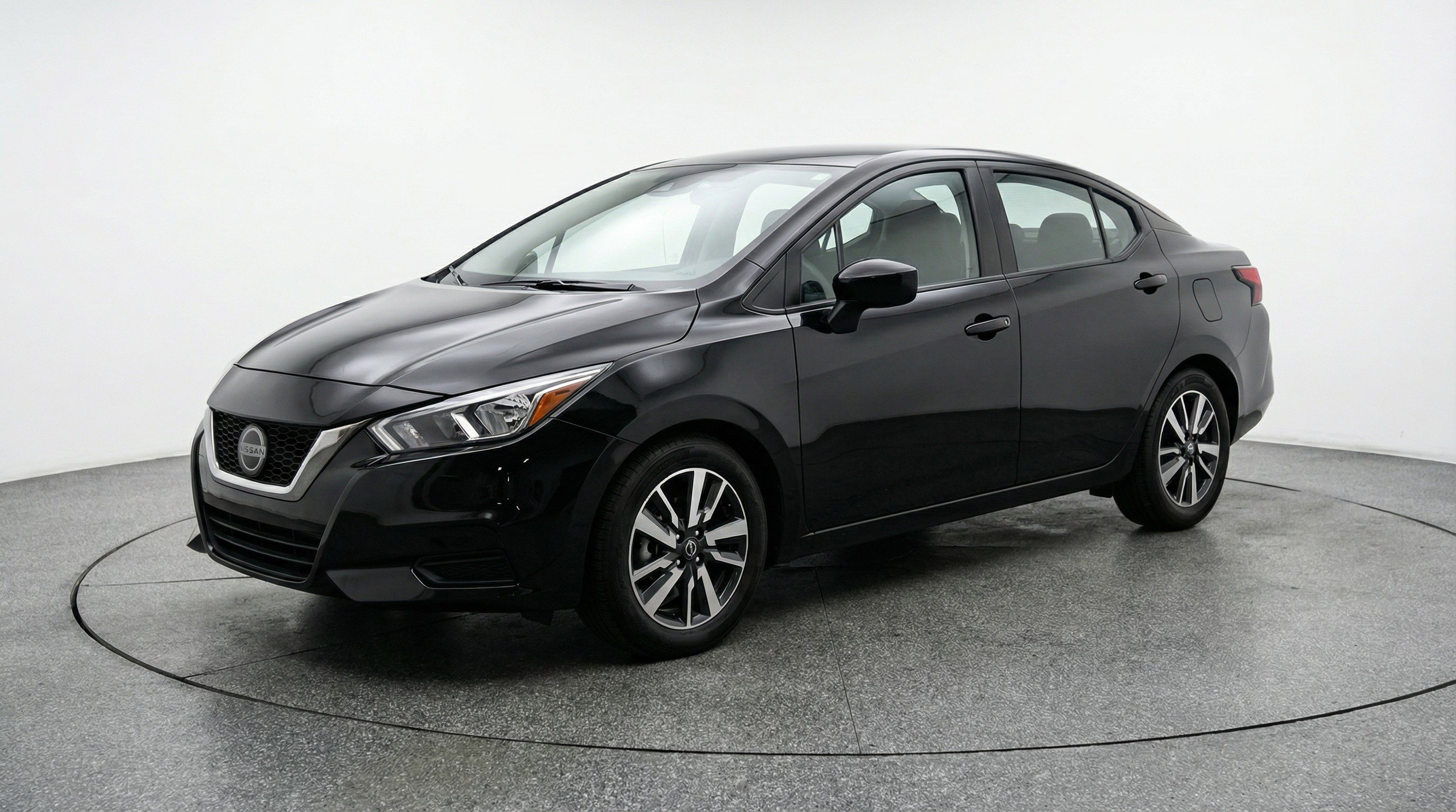 Used 2025 Nissan Versa SV image 3