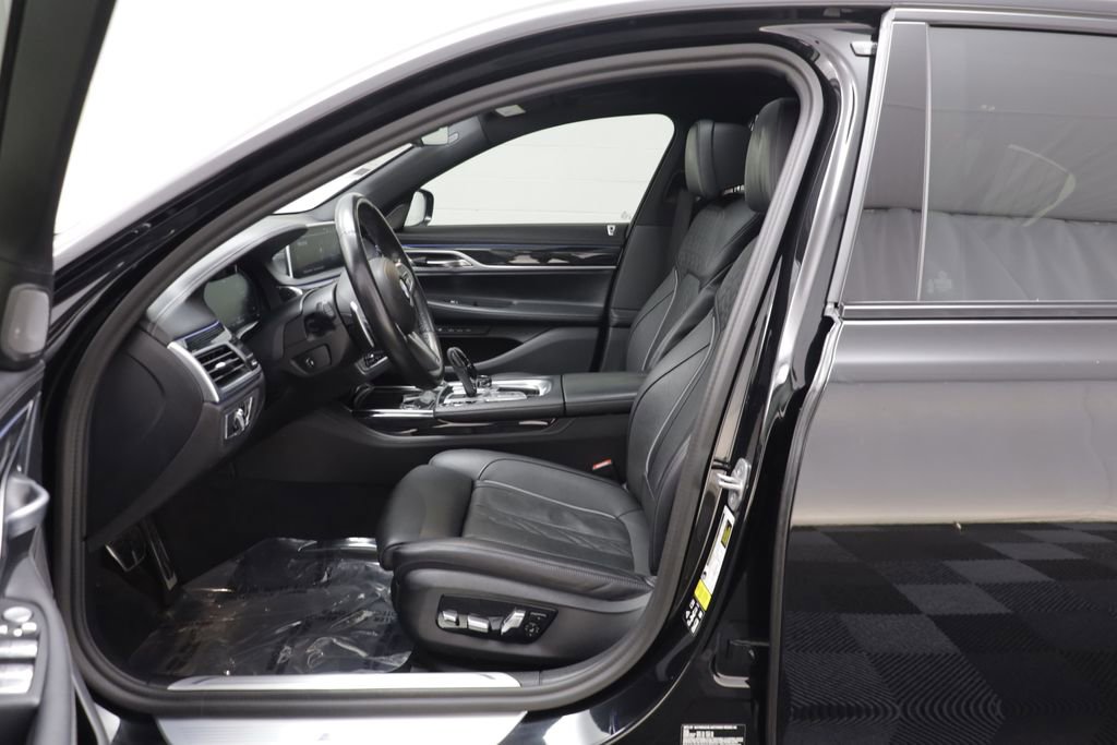 Certified 2022 BMW 750i xDrive w/ Autobahn Package AWD/4WD image 5