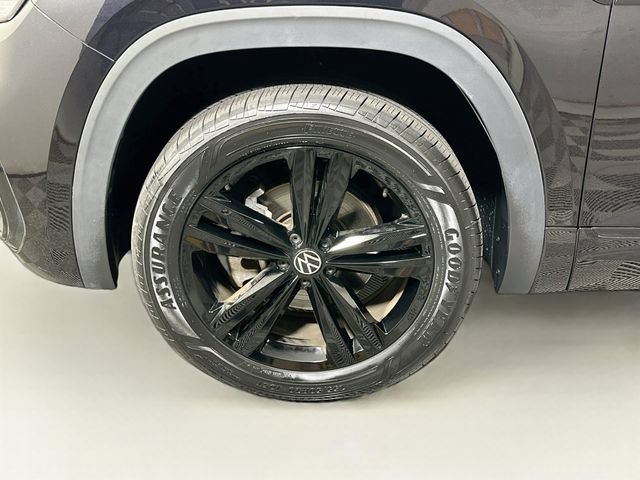 Certified 2023 Volkswagen Atlas Cross Sport SEL R-Line AWD/4WD image 33
