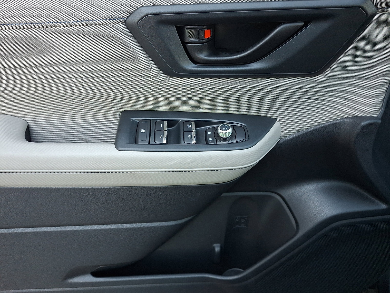 Used 2025 Subaru Forester Premium w/ Convenience Package #1 image 15