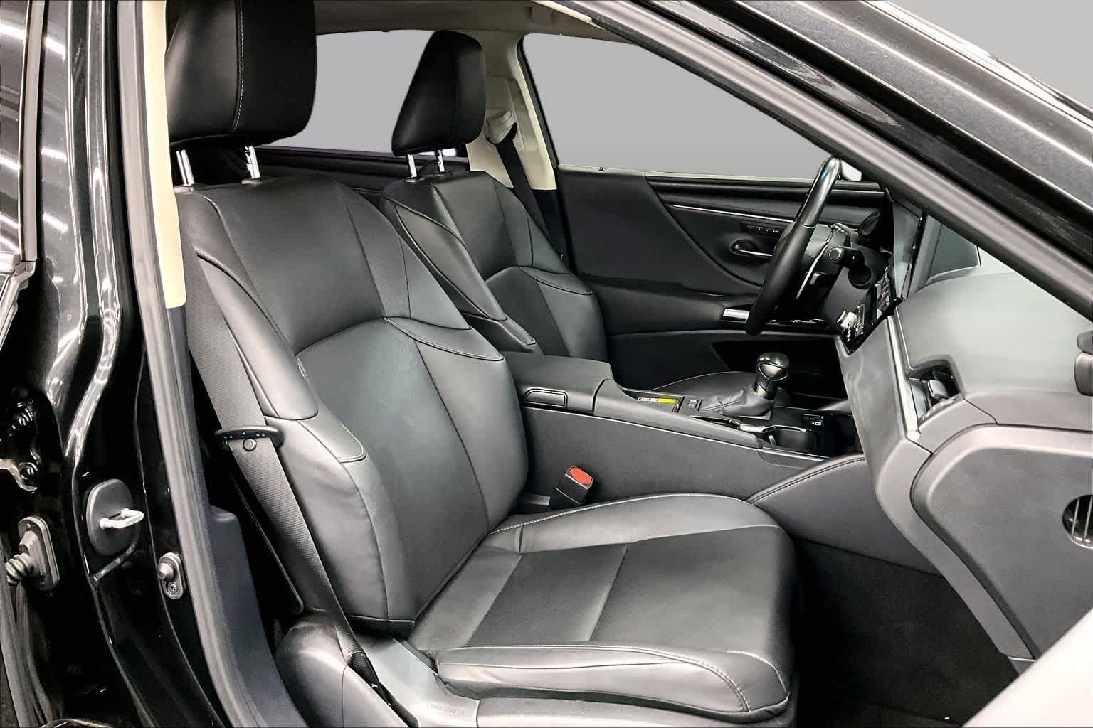 Used 2024 Lexus ES 300h w/ Premium Package FWD image 8