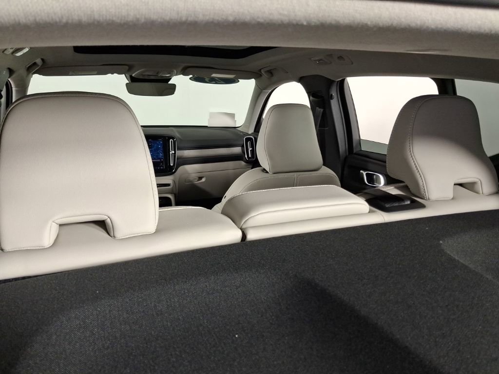 Certified 2023 Volvo XC40 B5 Plus w/ Climate Package AWD/4WD image 15