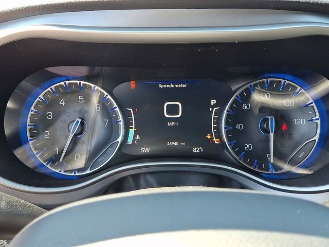 Used 2022 Chrysler Pacifica Touring-L w/ Uconnect Theater Family Group AWD/4WD image 18