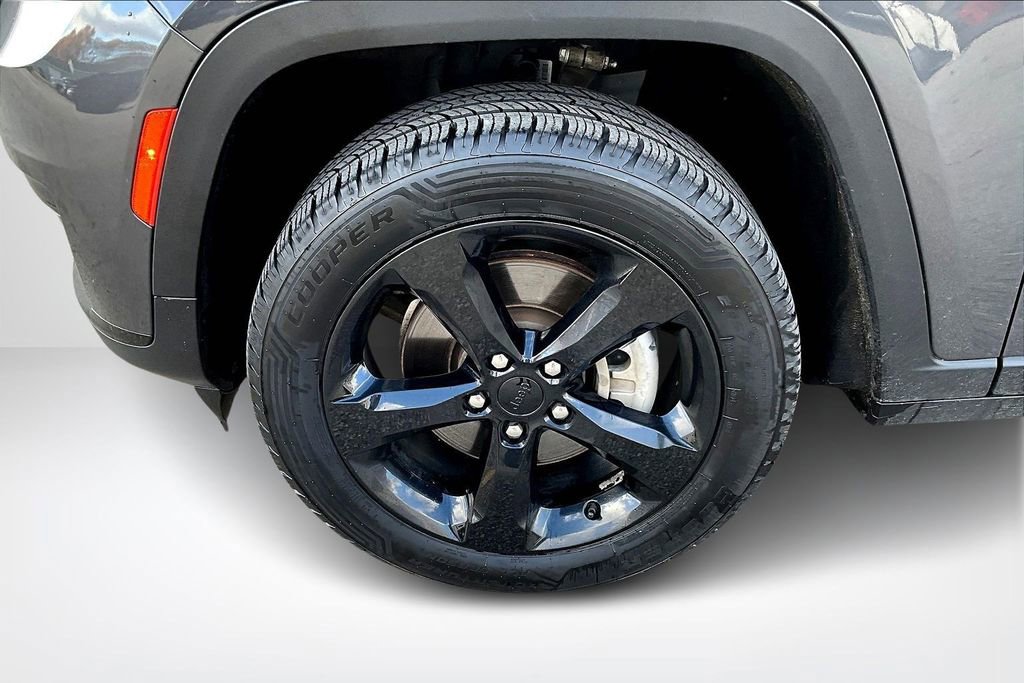Used 2022 Jeep Grand Cherokee L Laredo image 32