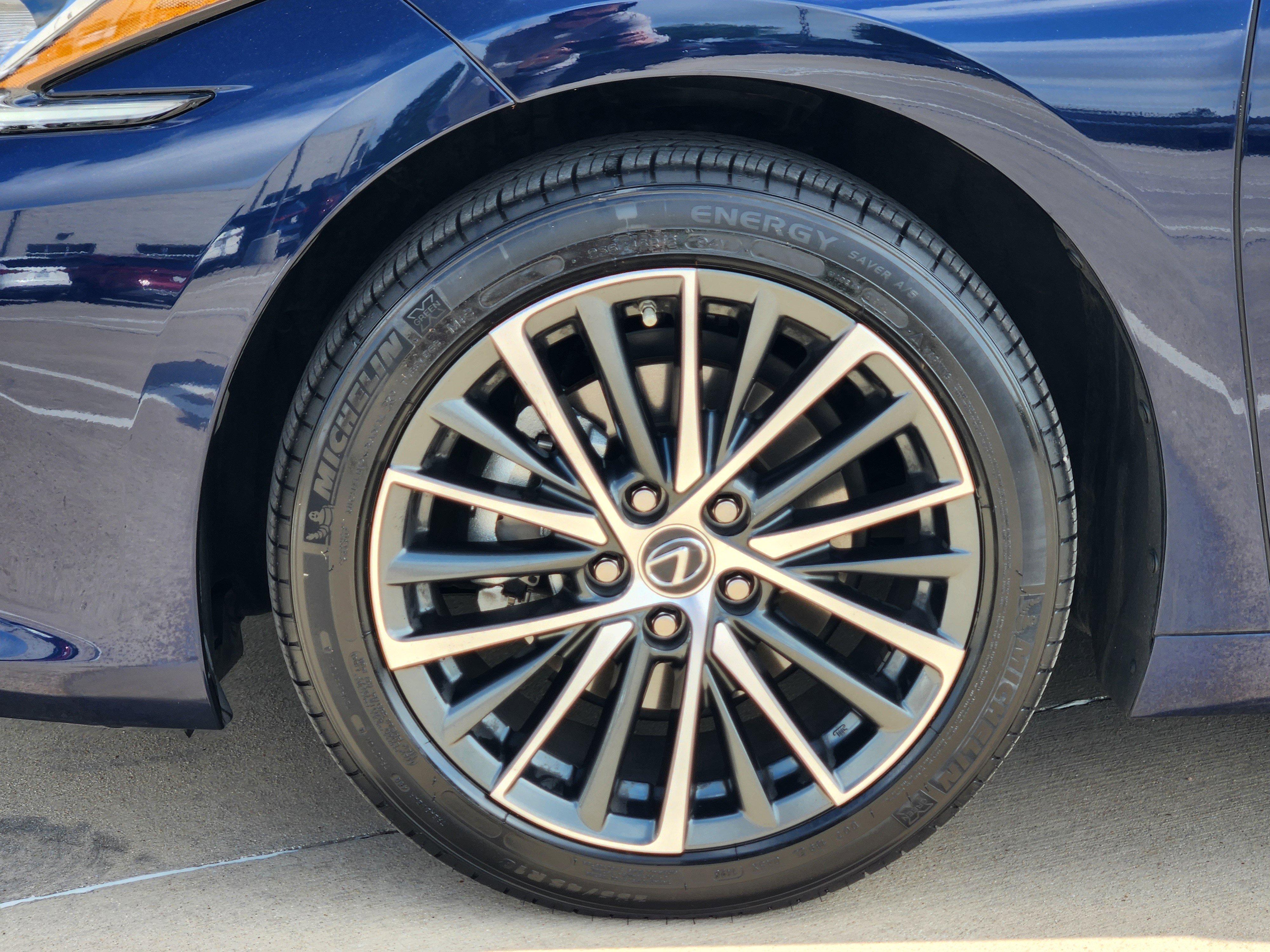 Used 2025 Lexus ES 300h w/ Premium Package image 10