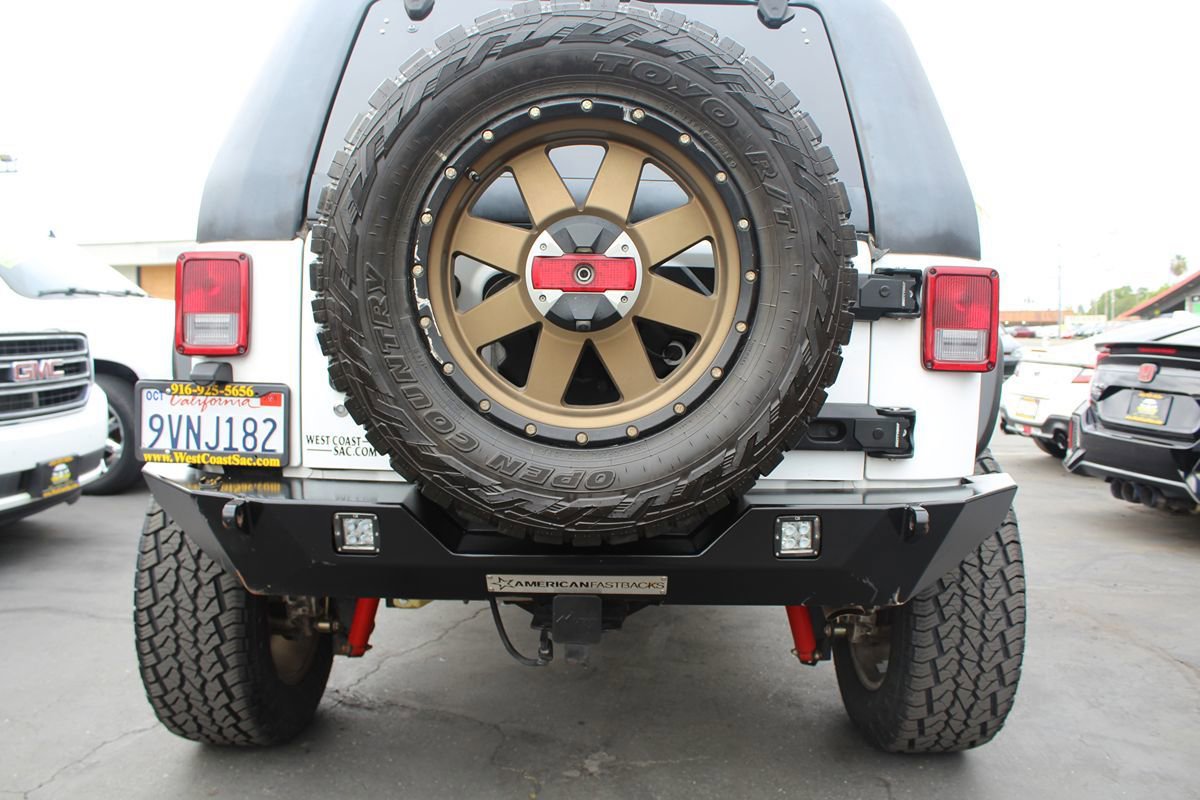 Used 2018 Jeep Wrangler Unlimited Rubicon w/ Connectivity Group AWD/4WD image 15