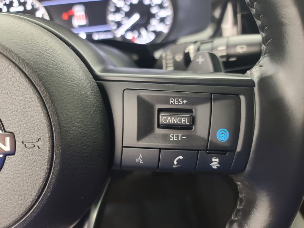Used 2025 Nissan Pathfinder SV image 30