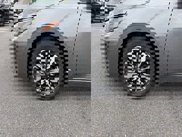 New 2025 Nissan Sentra SV w/ SV Premium Package image 9