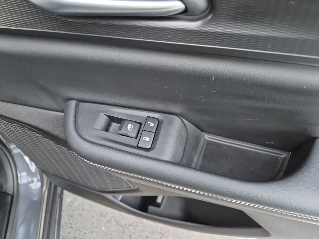 Used 2024 Jeep Grand Cherokee Laredo AWD/4WD image 21