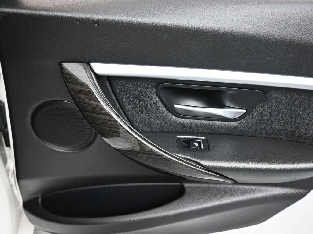 Used 2018 BMW 330e image 35