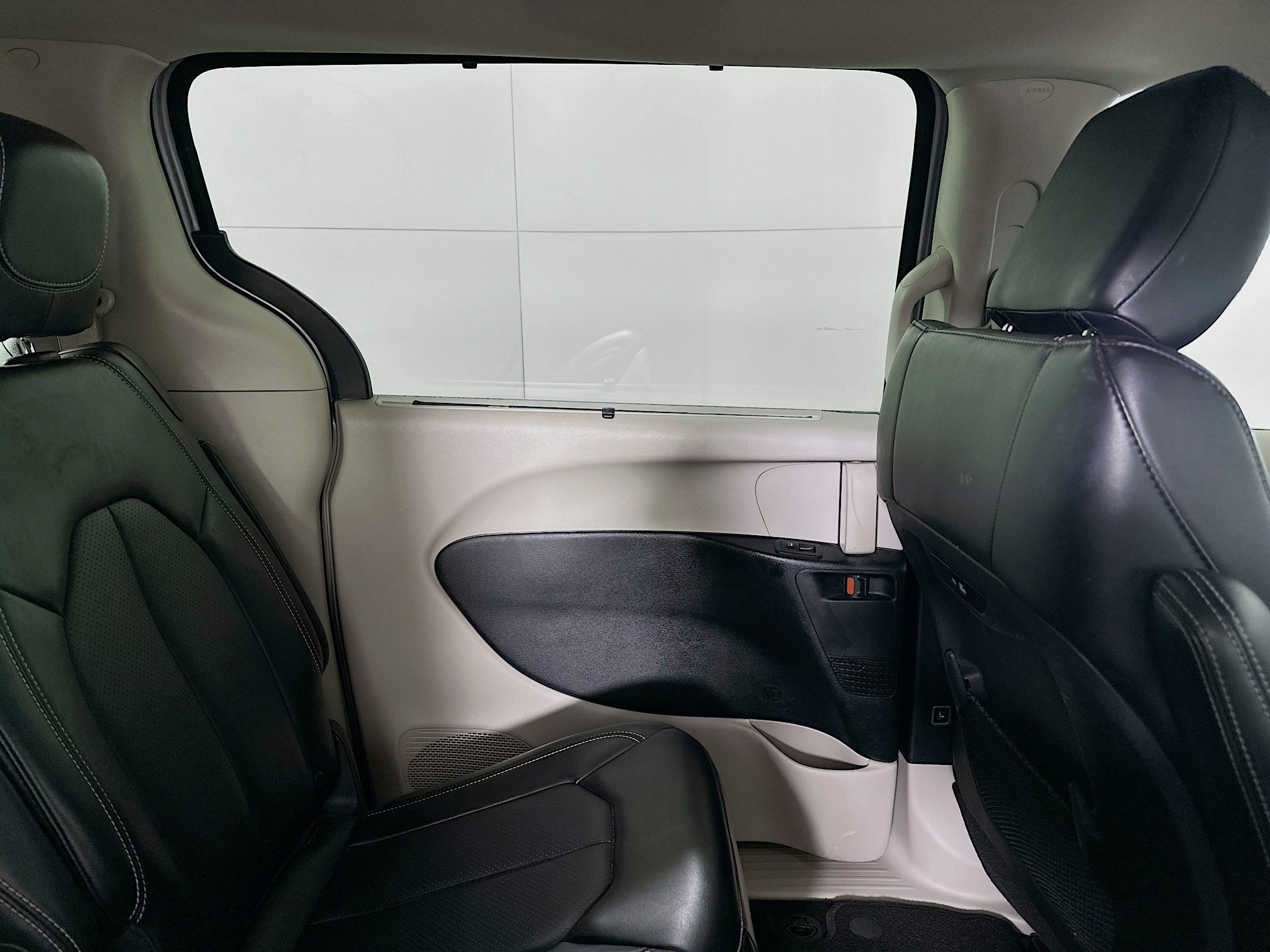 Used 2024 Chrysler Pacifica Touring-L image 31