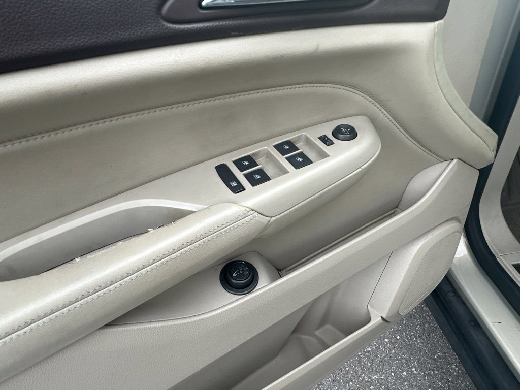 Used 2010 Cadillac SRX Luxury FWD image 10