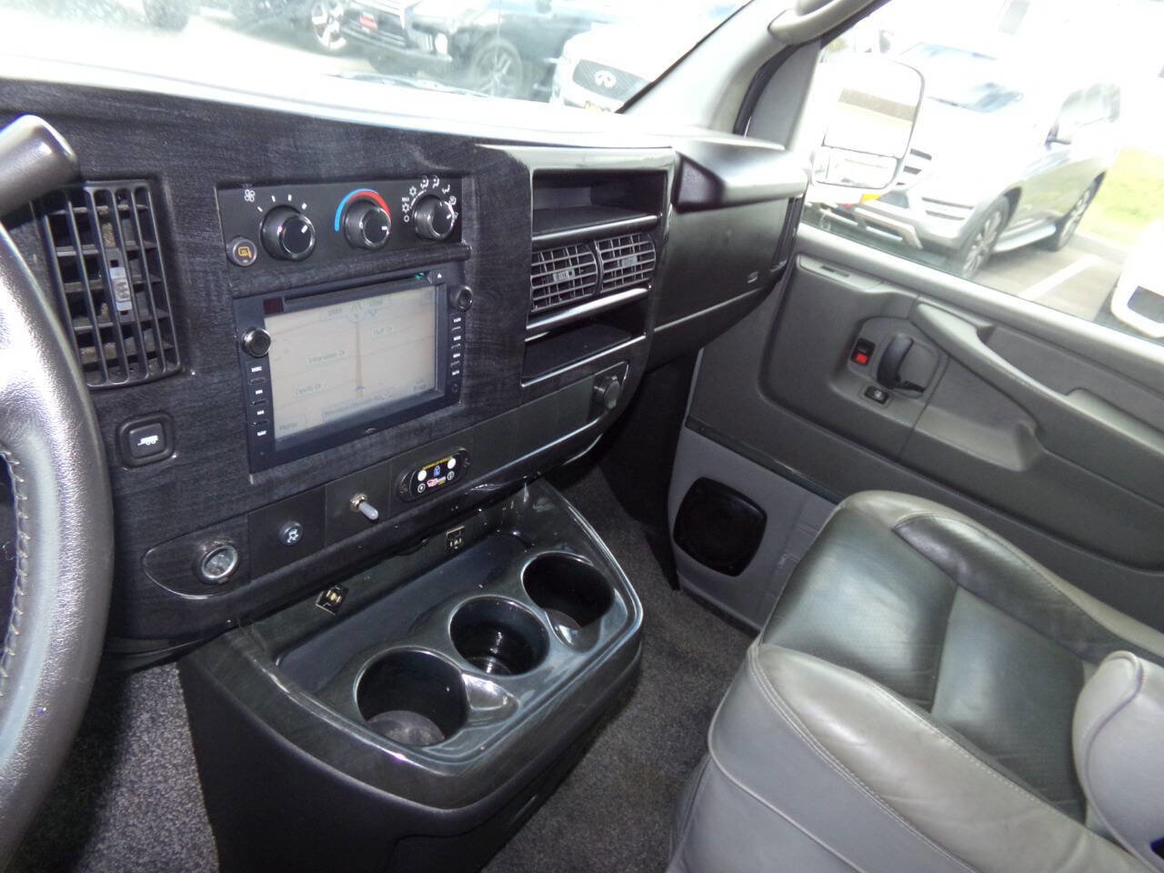 Used 2010 GMC Savana 1500 w/ Preferred Equipment Group image 58
