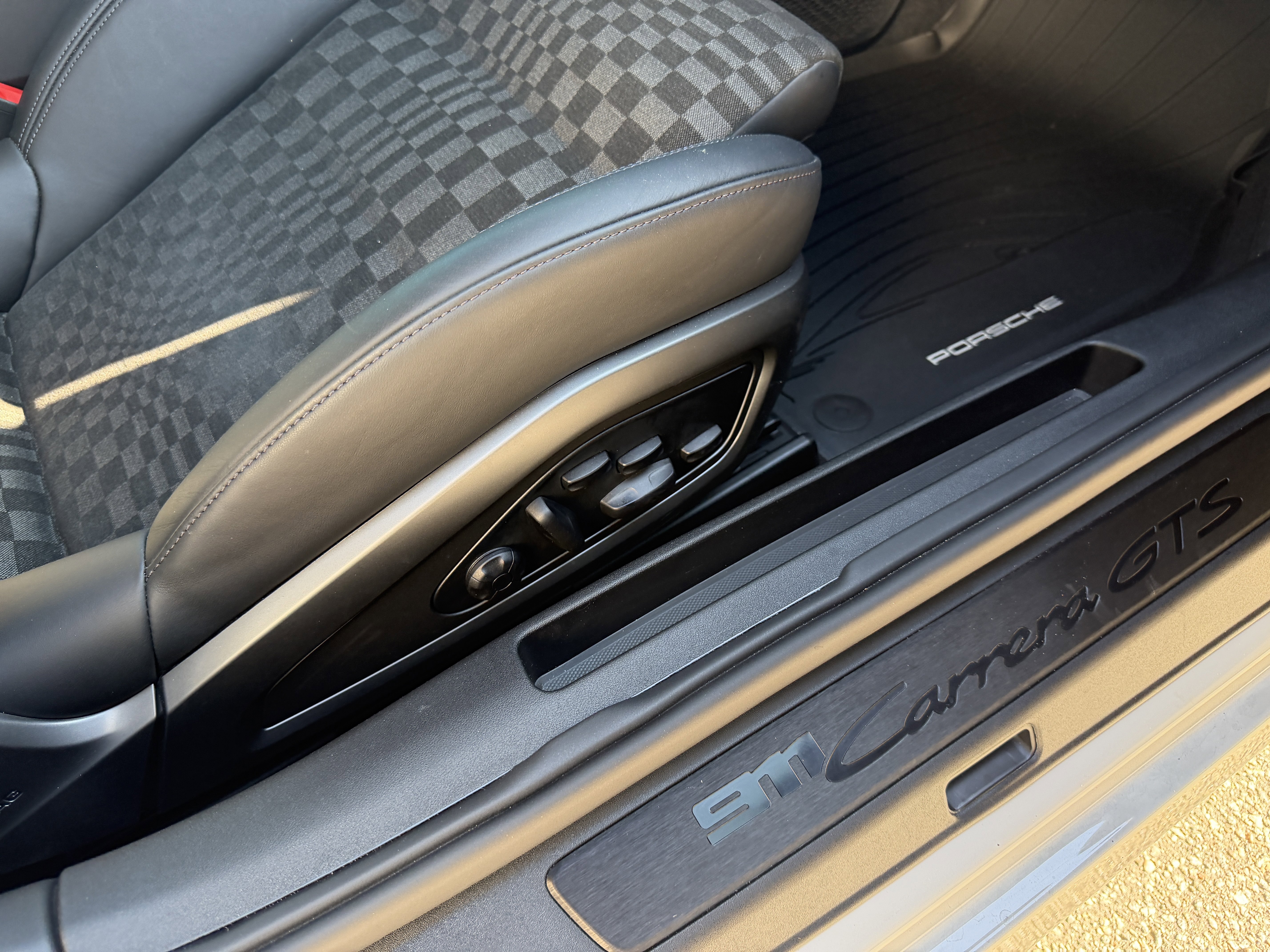 Certified 2026 Porsche 911 Carrera GTS image 17