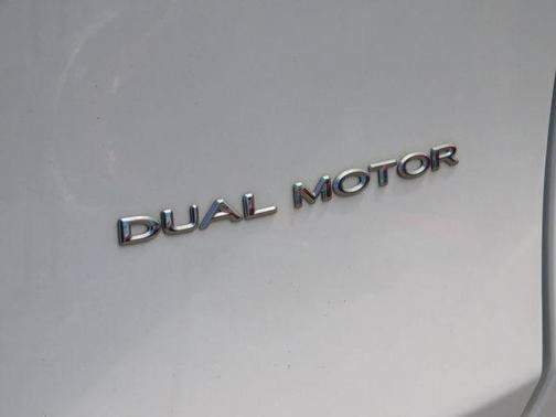 Used 2023 Tesla Model Y Long Range AWD/4WD image 8