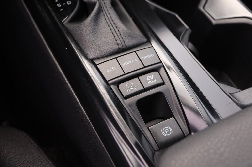 Used 2025 Toyota Camry LE FWD image 18