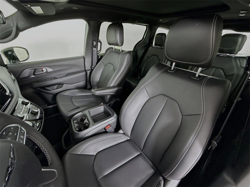 New 2026 Chrysler Pacifica Select image 11