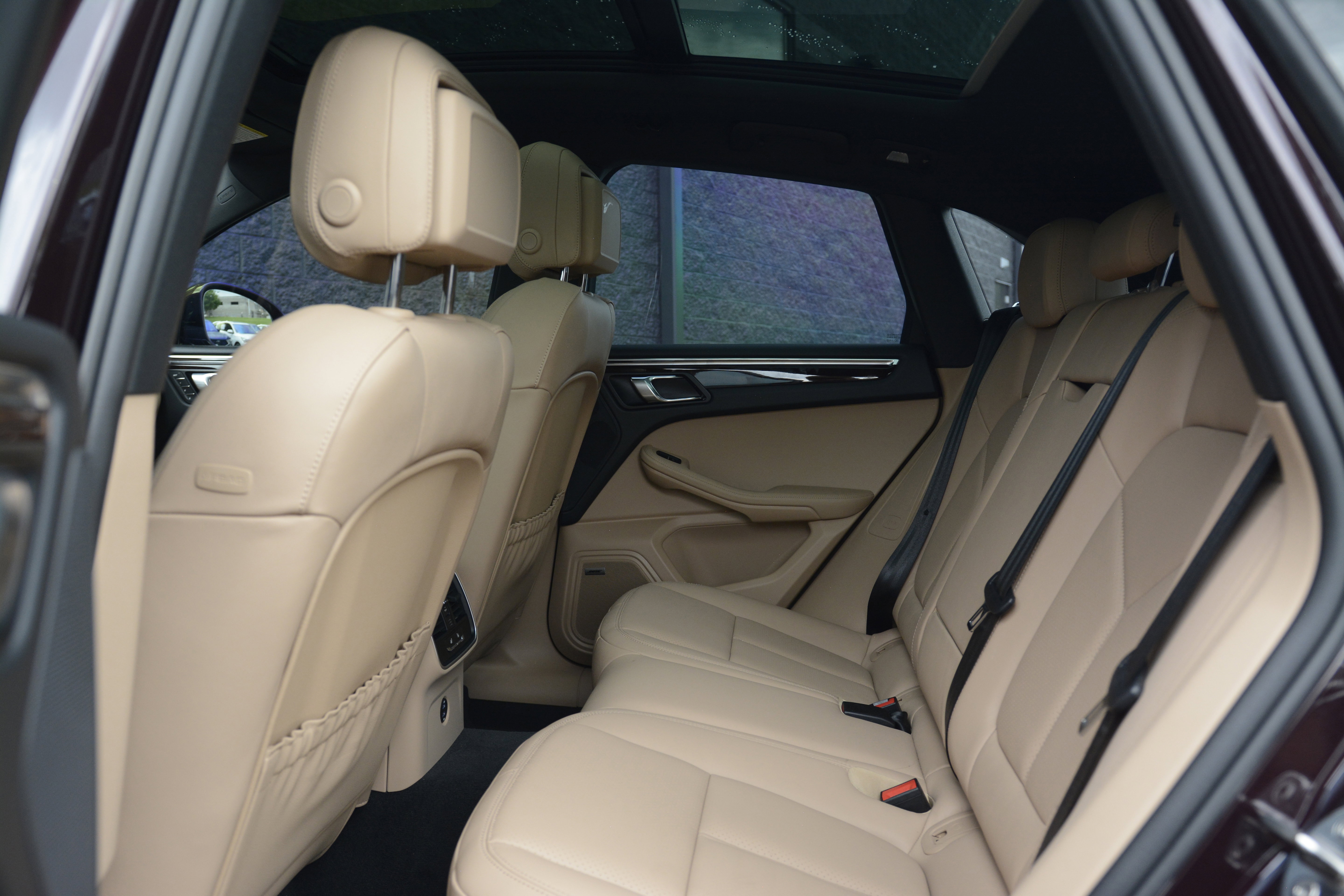 Certified 2026 Porsche Macan AWD/4WD image 30
