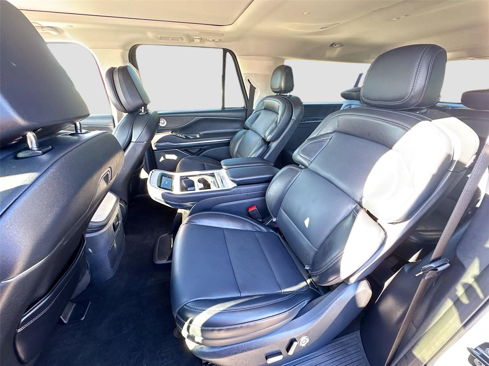 Used 2025 Lincoln Navigator L Reserve image 12