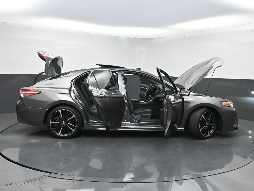 Used 2018 Toyota Camry XSE FWD image 32