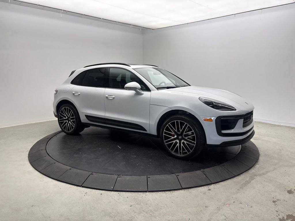 Certified 2024 Porsche Macan S AWD/4WD image 9