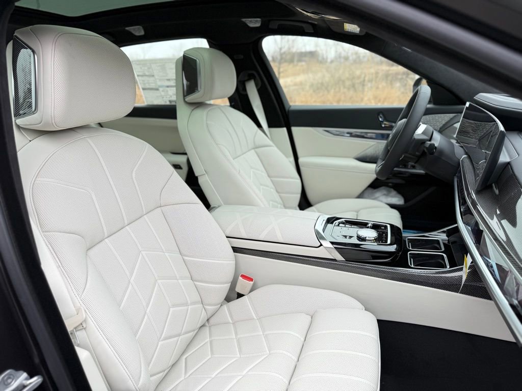 New 2026 BMW i7 xDrive60 w/ Executive Package AWD/4WD image 23