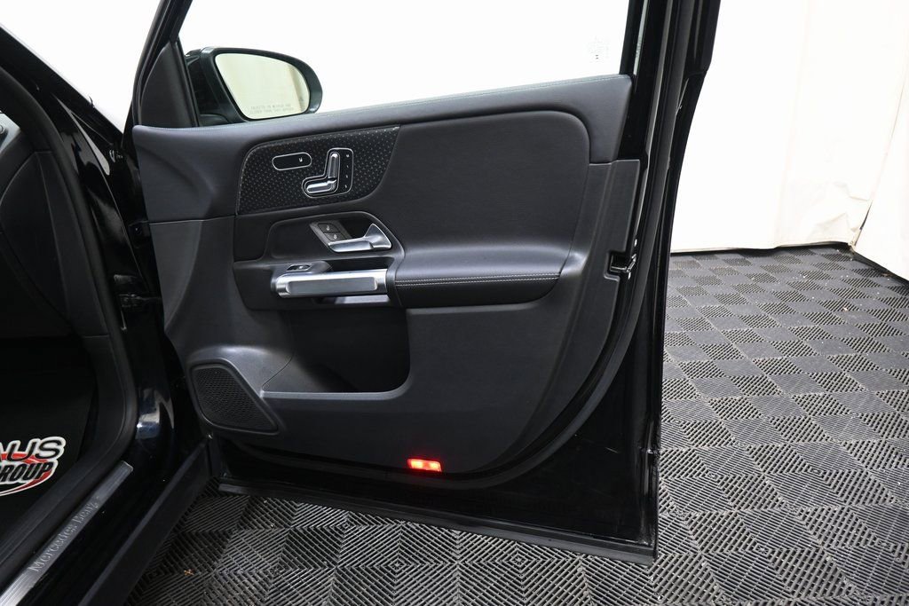 Used 2024 Mercedes-Benz GLB 250 4MATIC image 27