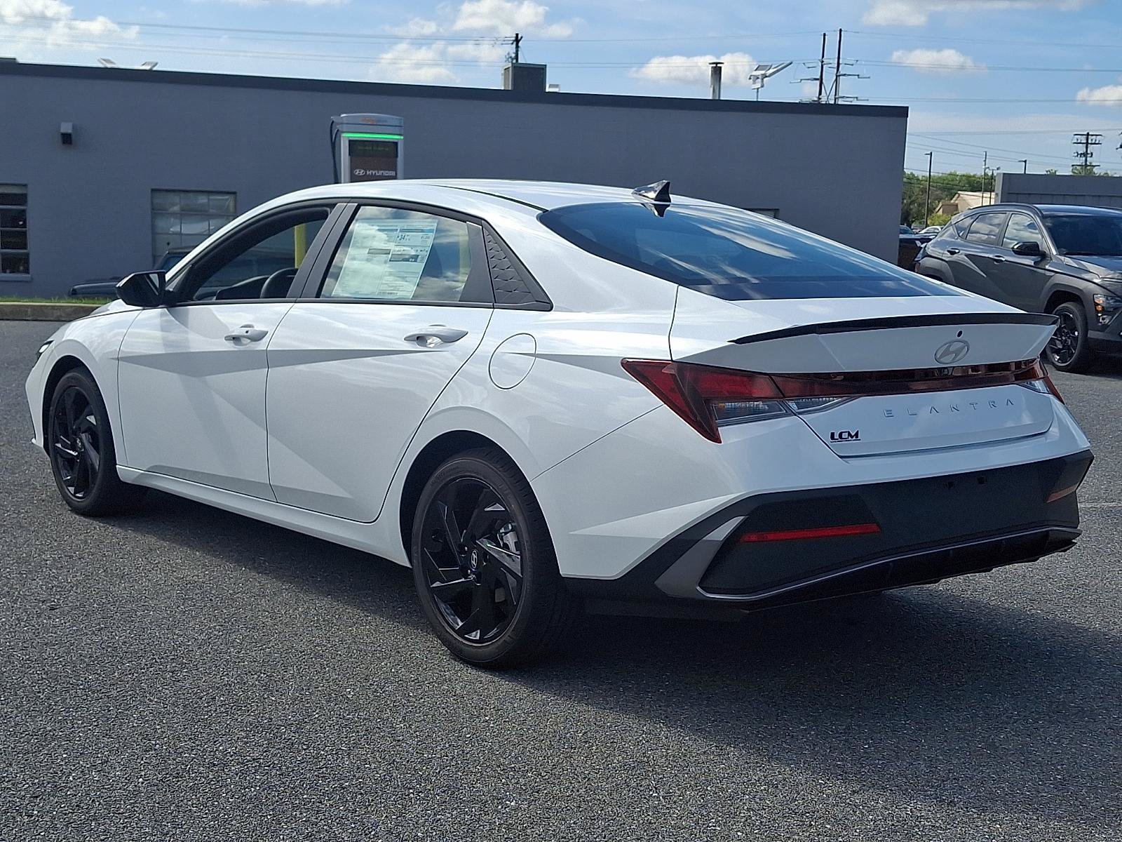 New 2026 Hyundai Elantra SEL Sport FWD image 4