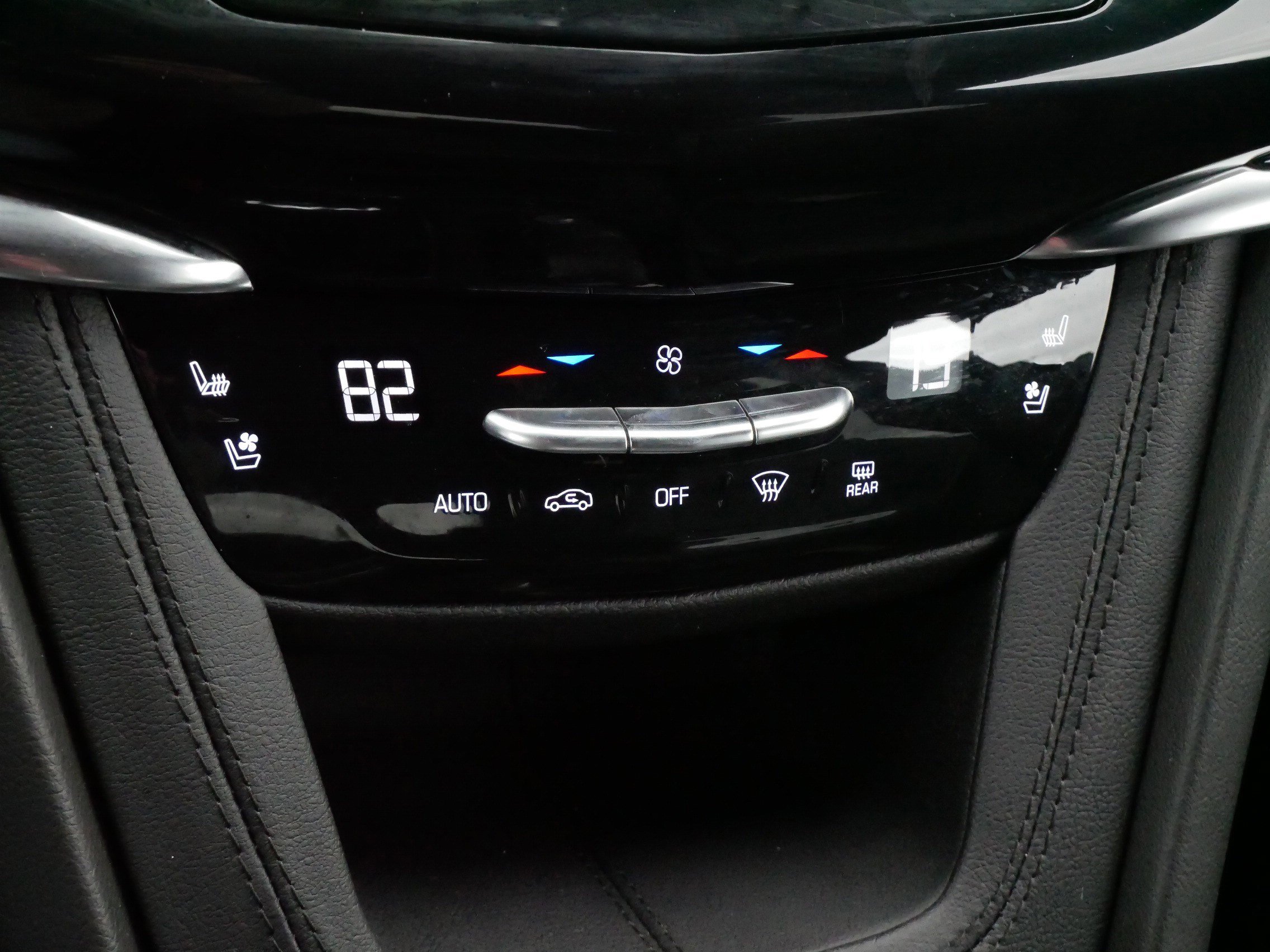 Used 2022 Cadillac XT6 Premium Luxury w/ Platinum Package AWD/4WD image 23