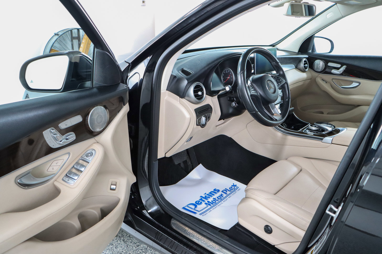 Used 2016 Mercedes-Benz GLC 300 4MATIC image 3