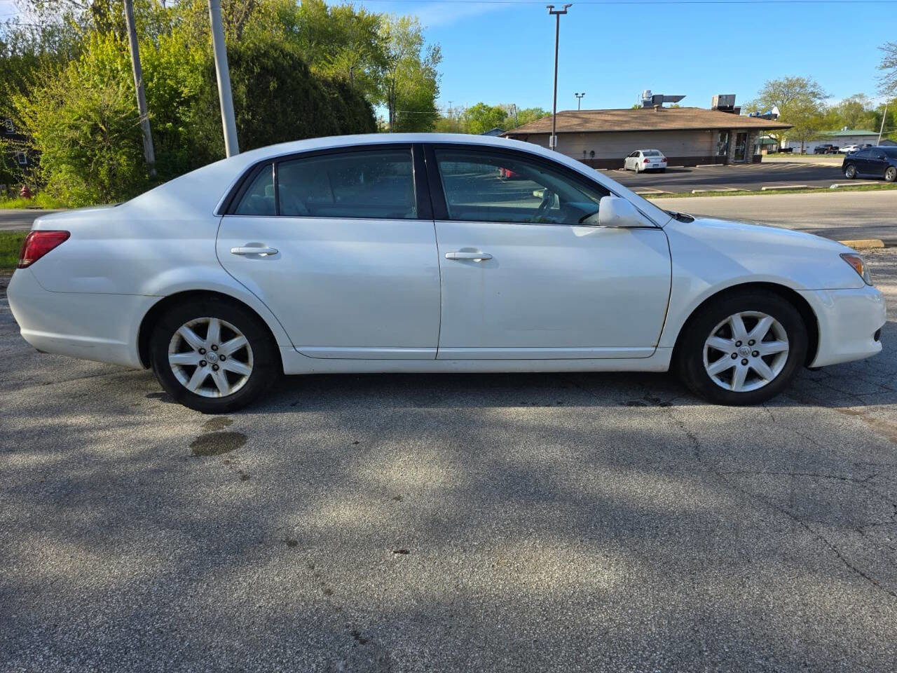 Used 2009 Toyota Avalon XL FWD image 5