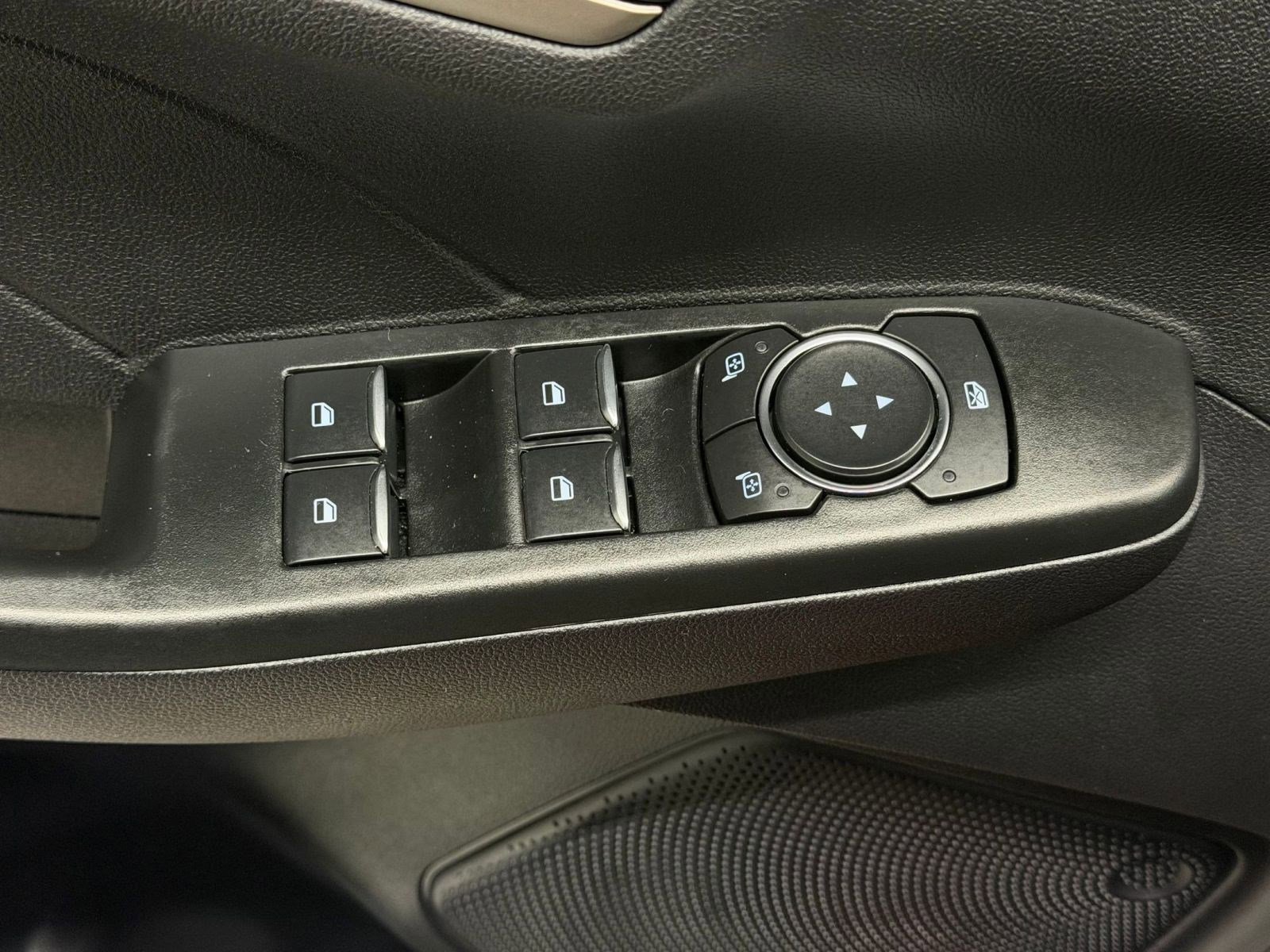 Used 2022 Ford Escape SE image 19