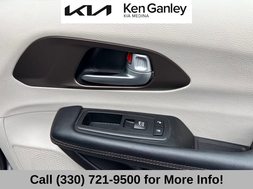 Used 2017 Chrysler Pacifica Touring-L Plus w/ Advanced Safetytec Group FWD image 40