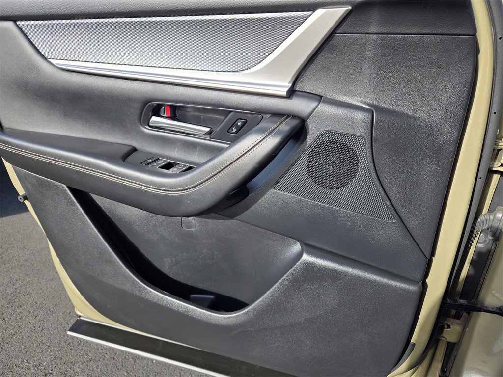 Certified 2025 MAZDA CX-70 Plug-In Hybrid w/ Premium Pkg image 16