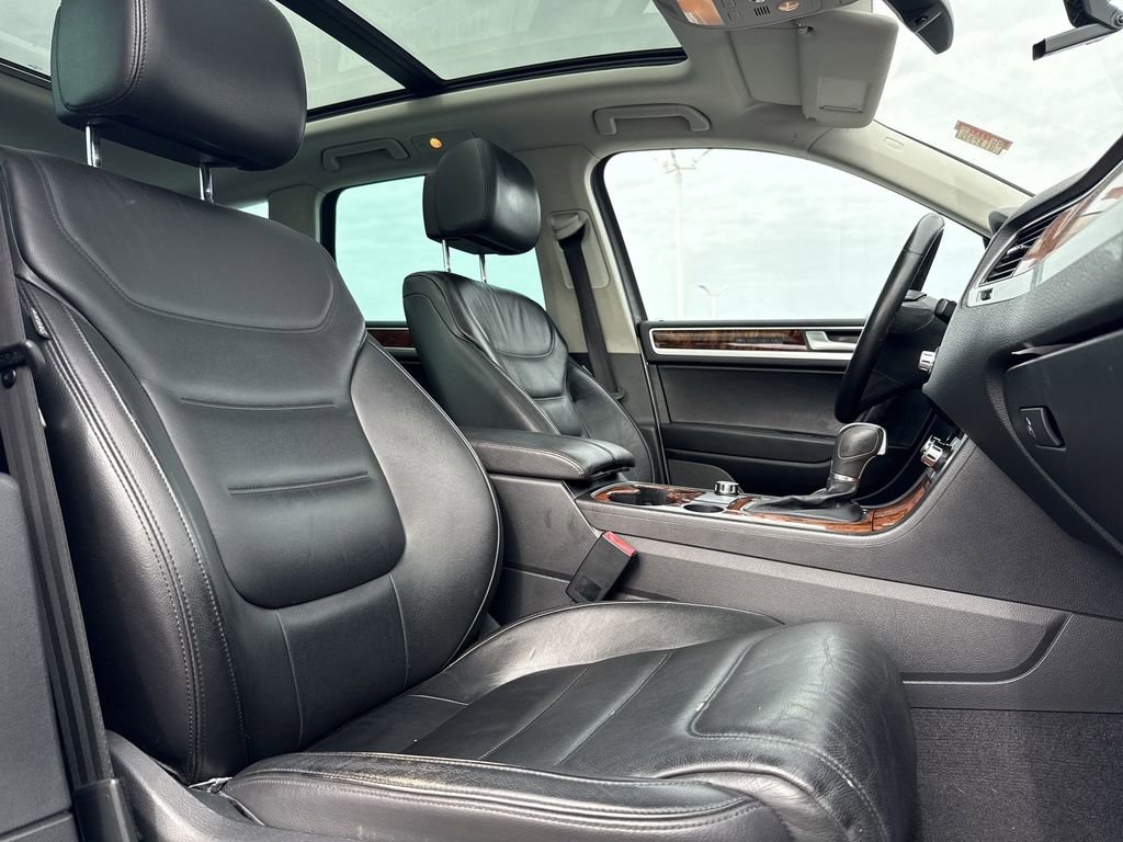 Used 2012 Volkswagen Touareg VR6 image 24