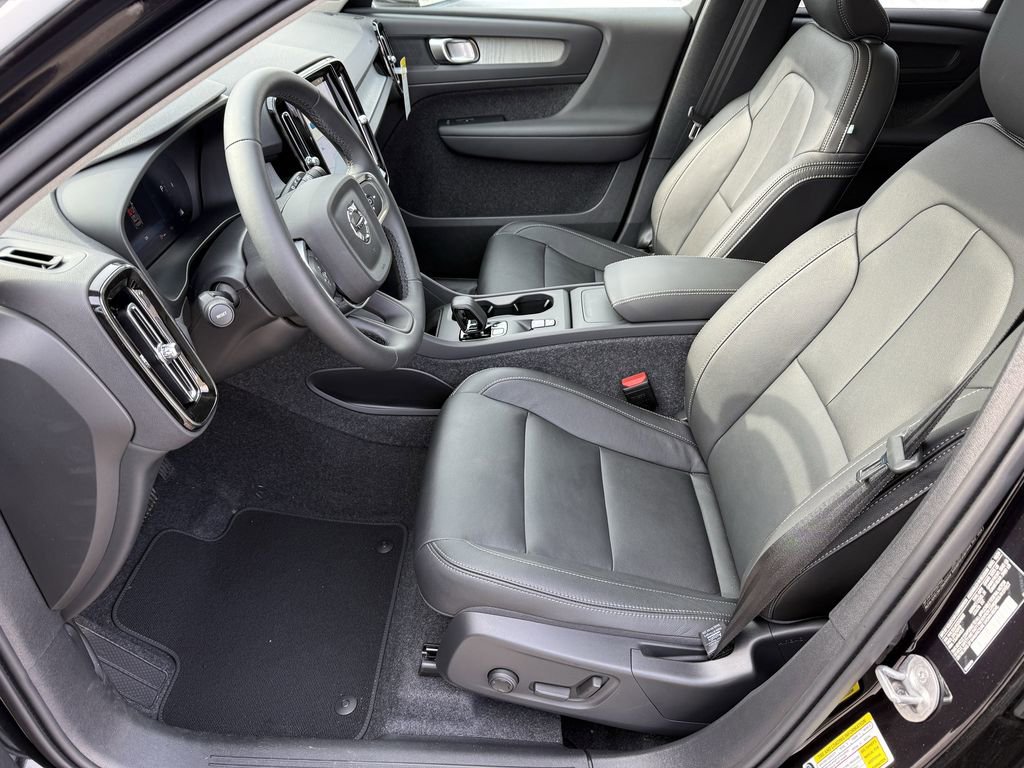 New 2025 Volvo XC40 B5 Core w/ Protection Package Premier image 6