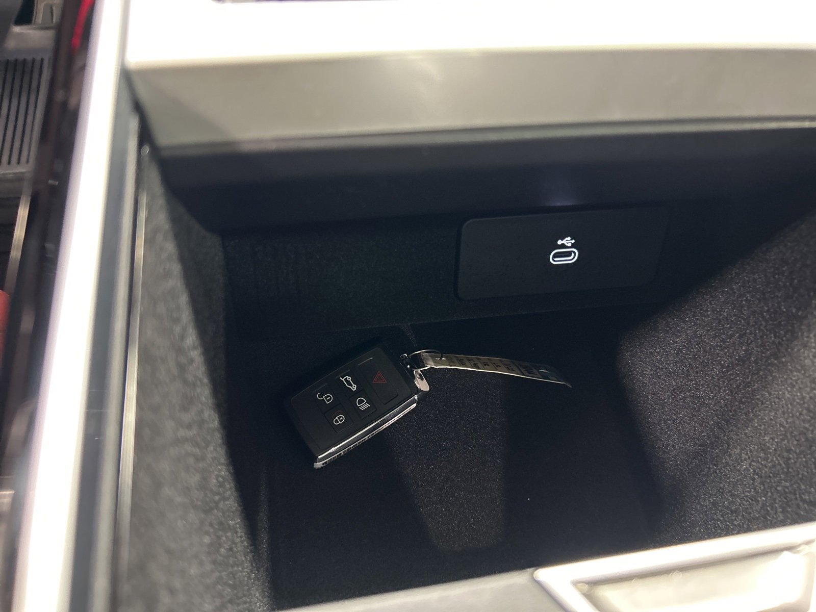 Used 2025 Land Rover Range Rover SE image 42